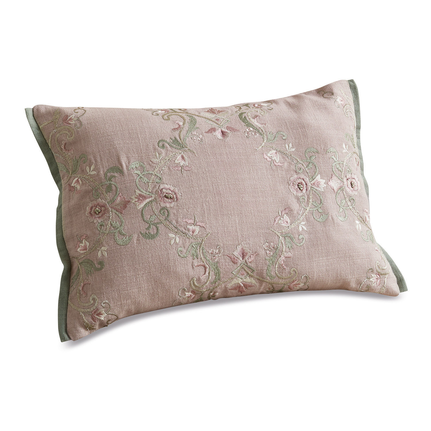 Roze linnen kussen met geborduurd bloemenpatroon en groene rand voor stijlvolle interieurdecoratie