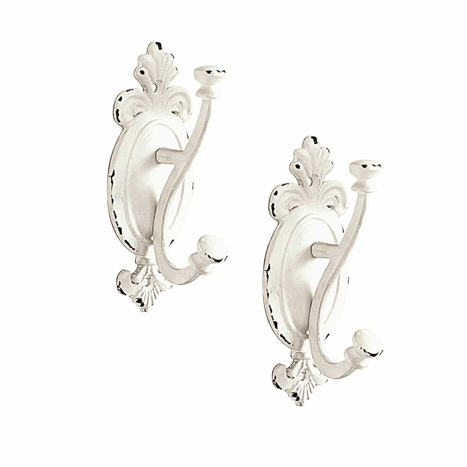 Haken set van 2 Tede Set van twee witte metalen wandhaken met decoratief patroon en verouderde afwerking