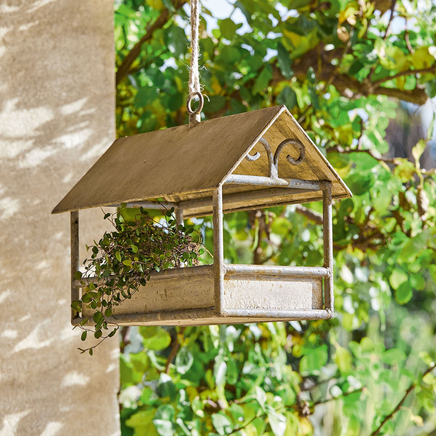 Vogelhuisje Rantolla Beige metalen vogelvoederhuisje met plant, decoratief voor in de tuin