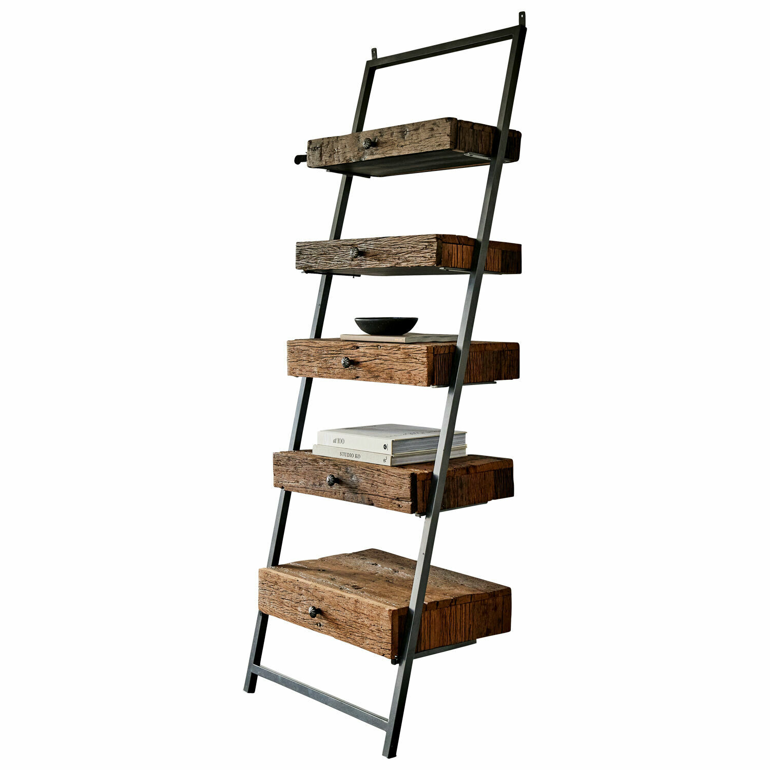 Kast Rosemill Ladderkast met metalen frame en vijf planken van ruw bruin hout voor praktische opbergruimte