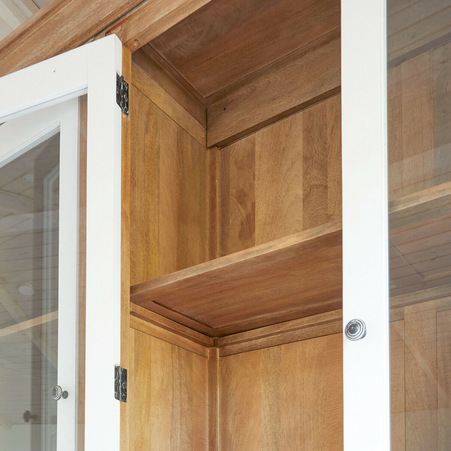 Kast Isaverny