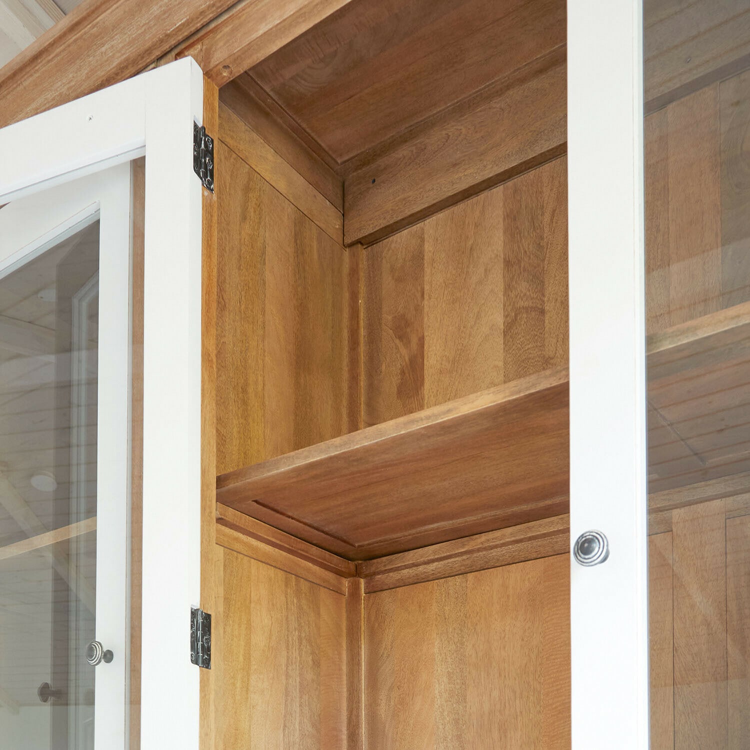 Kast Isaverny
