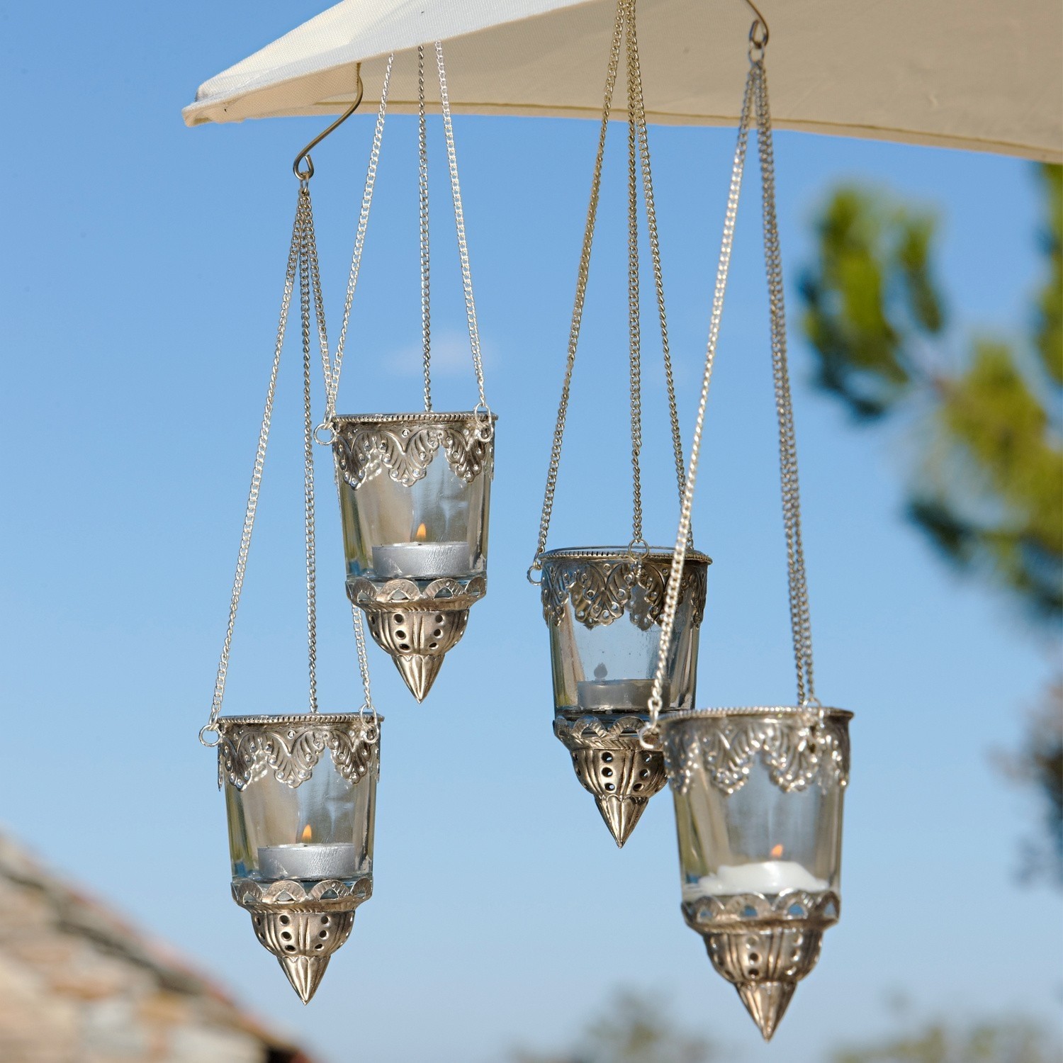 Windlicht set van 4 Céleste Set van vier hangende windlichten van glas en zilverkleurig metaal met kettingen voor tuindecoratie