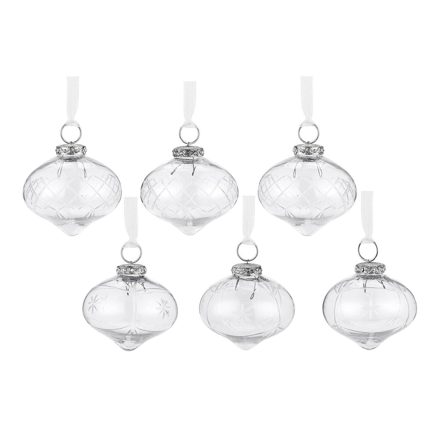 Kerstversiering set van 6 Cheshire Set van zes transparante glazen kerstballen met witte linten en fijn patroon