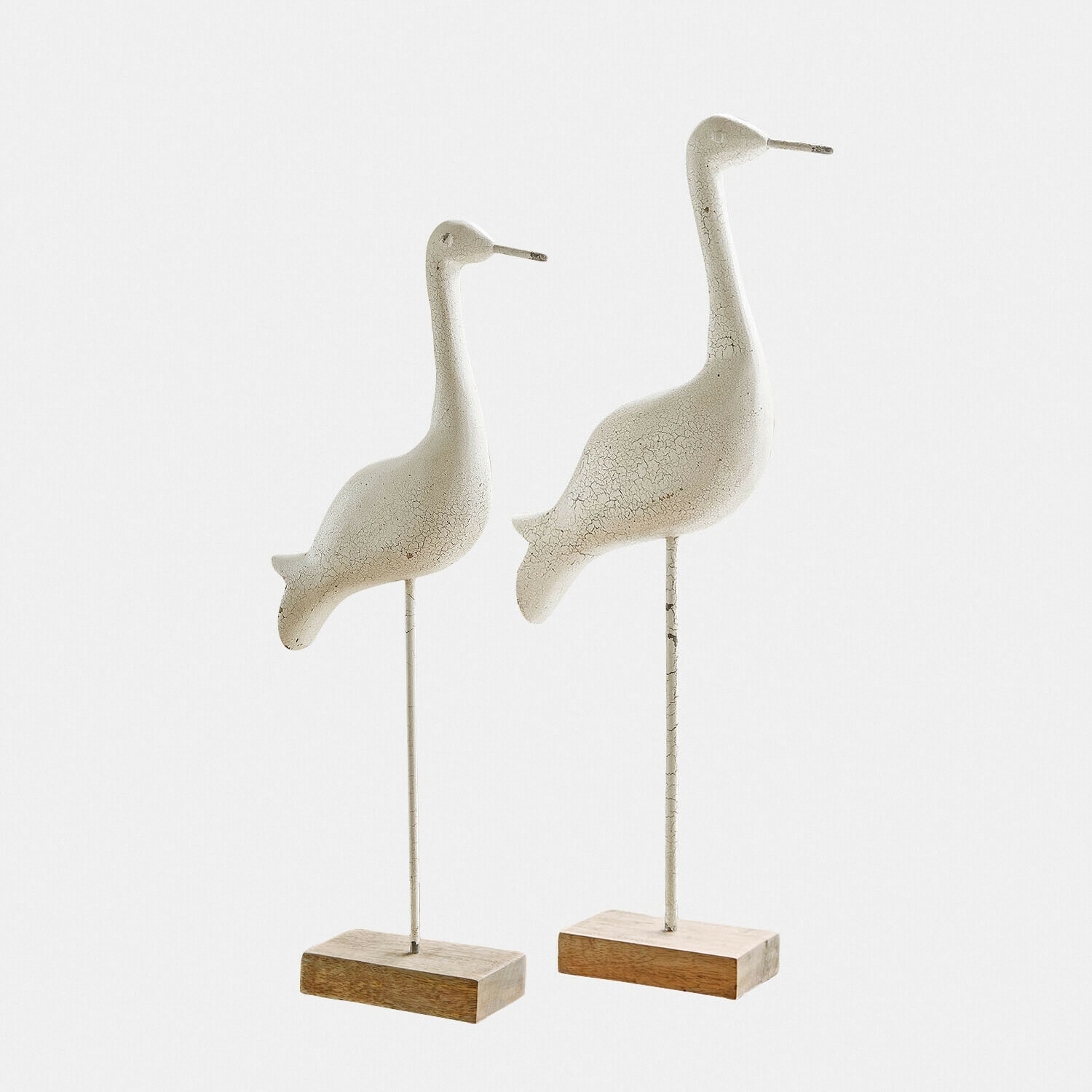 Decoratieve kraanvogel set van 2 Windale Witte vogelbeeldjes van hout en metaal op voet, decoratie voor binnen en tuin