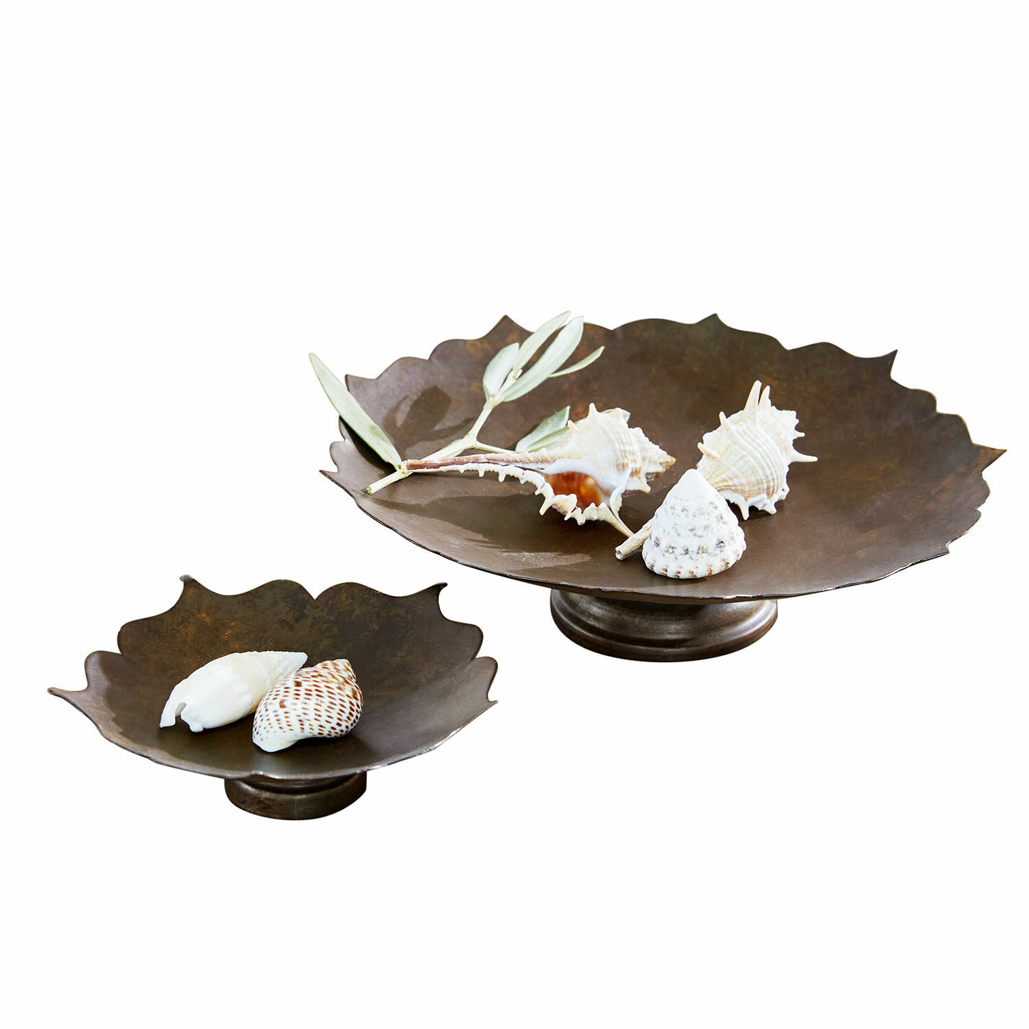 Decoratieve schaal set van 2 Viverto Set van twee decoratieve bruine metalen schalen met schelpen en olijftak