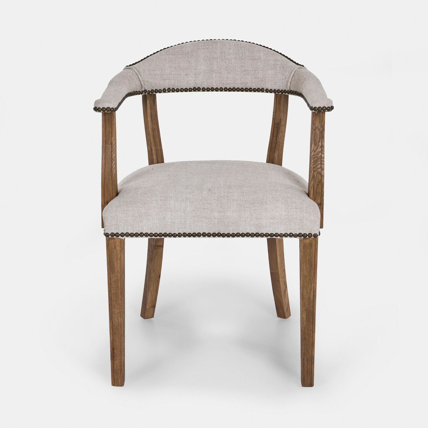 linnen Heaton stoel van beige linnen en licht hout met decoratieve spijkers, stijlvolle woonkamerstoel