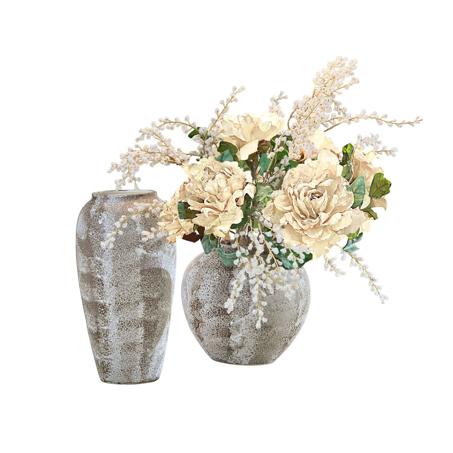 Twee grijze keramische vazen met crèmekleurige decoratieve bloemen voor interieurdecoratie