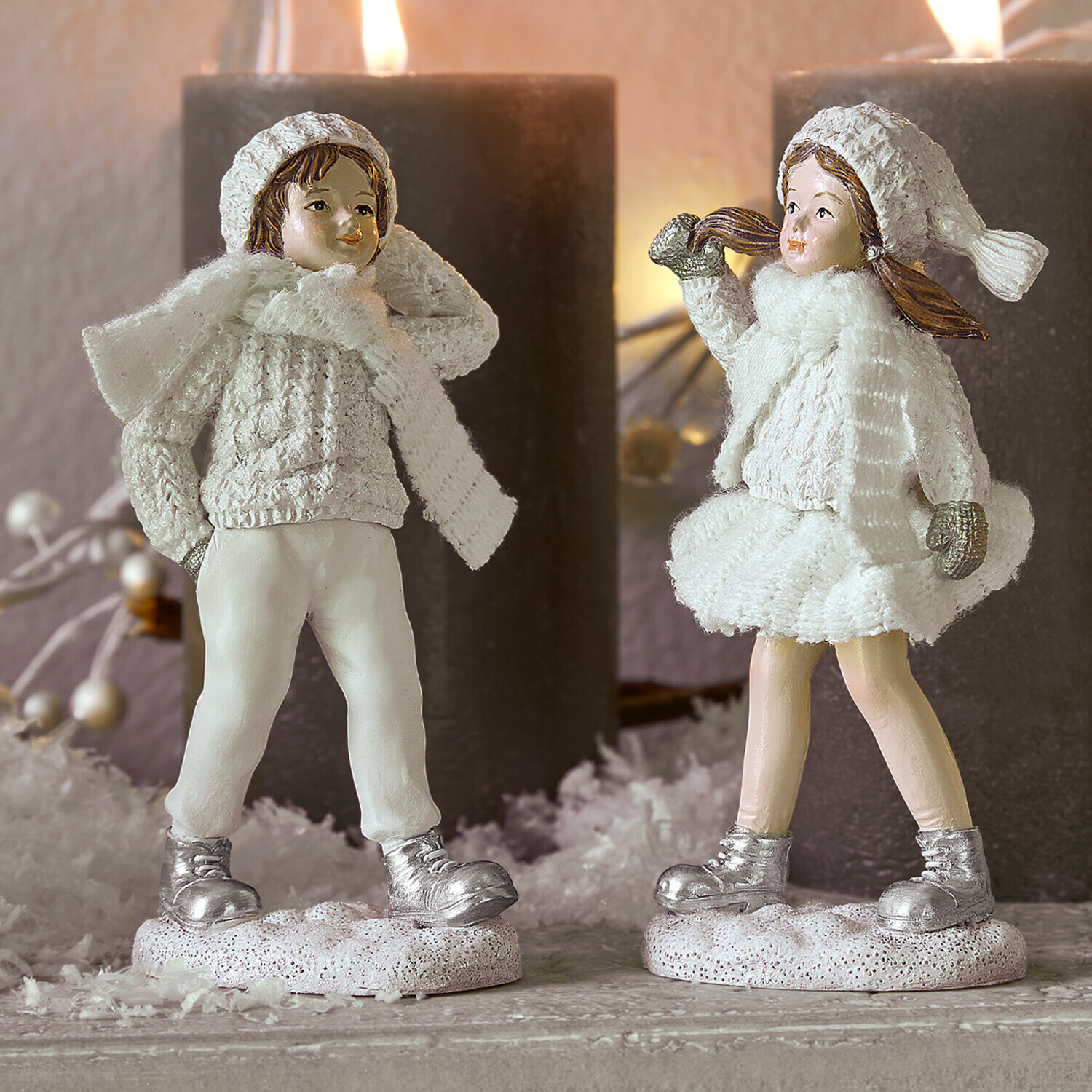 Kinderfiguren met witte truien en mutsen als winterse kerstdecoratie van Loberon