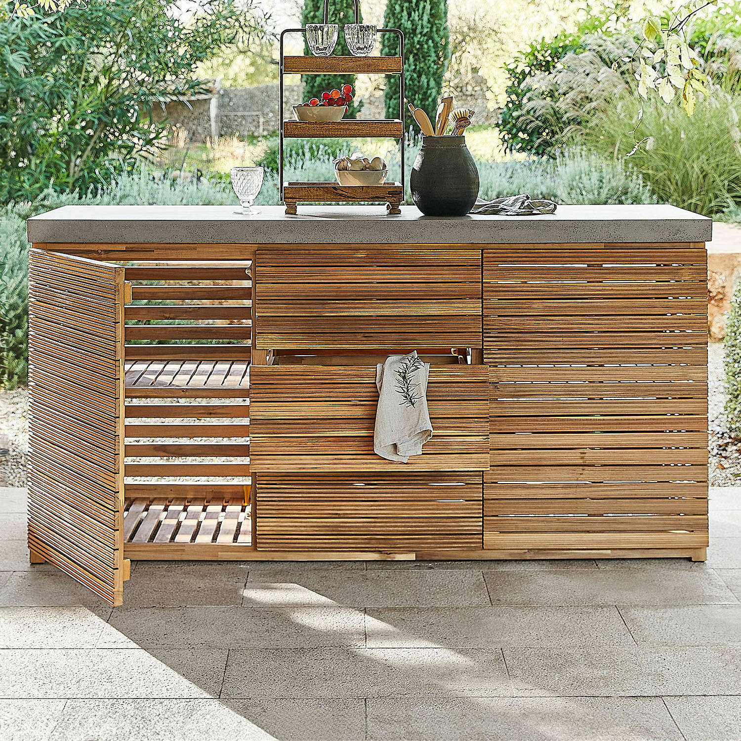 Buitenkeuken FSC®-100% Venzone Houten tuinkast met betonnen blad en open planken, opbergmeubel voor terras