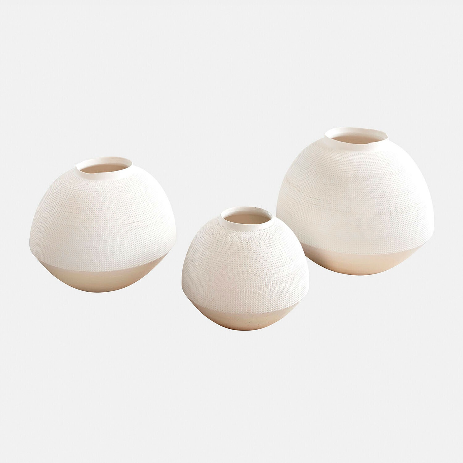 Vaas set van 3 Émoliane Set van drie witte keramische vazen met matte afwerking en ronde vorm voor interieurdecoratie