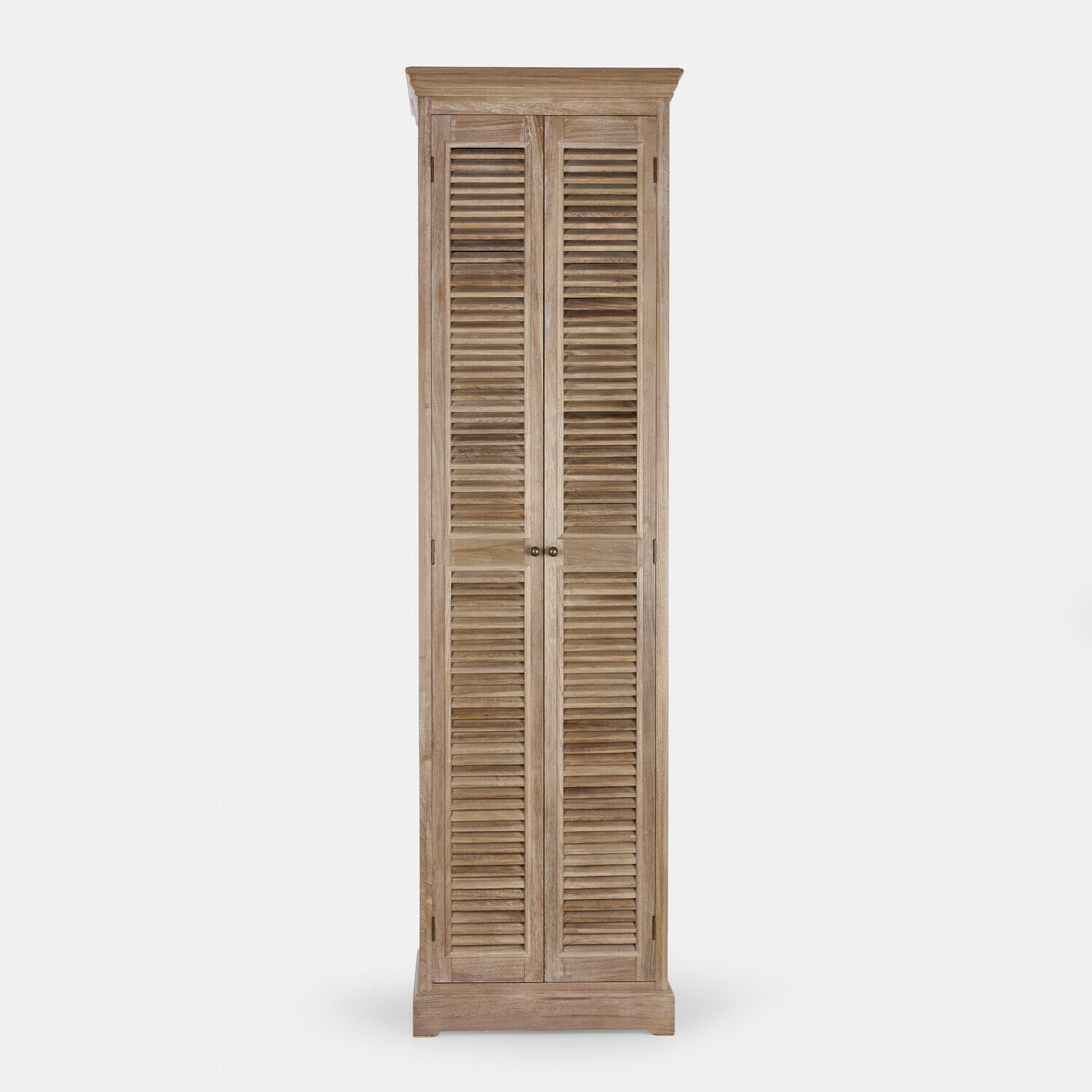 Hoge kast van natuurlijk hout met twee lamellen deuren voor praktische opbergruimte