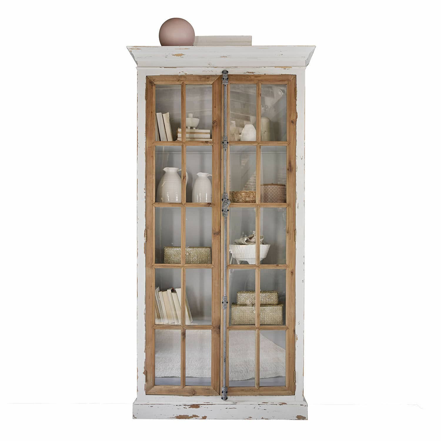 Kast Philippe Houten vitrinekast met glazen deuren en metalen scharnieren in vintage stijl, decoraties binnenin