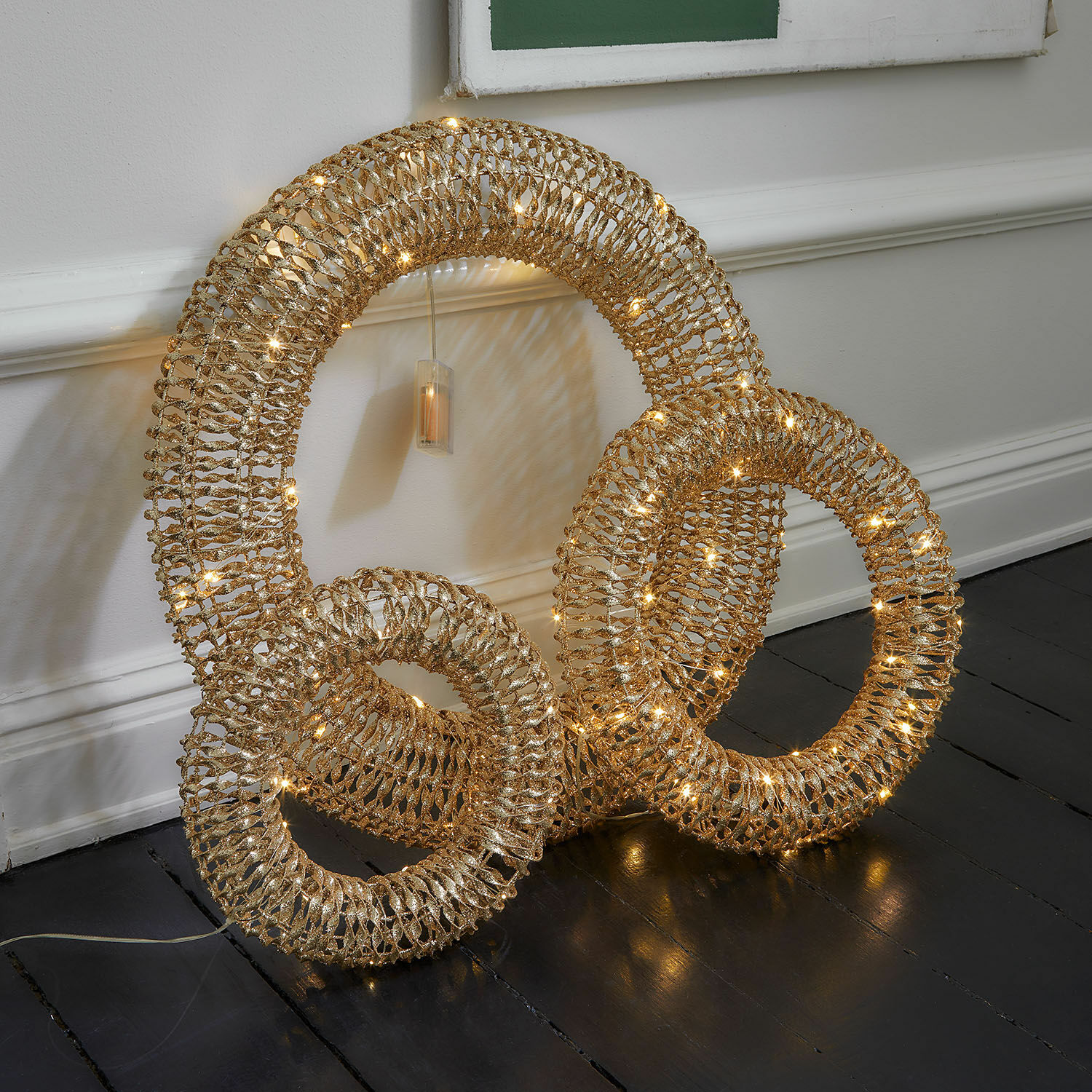 Ledkrans set van 3 Antorino Decoratieve gouden krans met LED-verlichting van gevlochten materiaal, feestelijke woondecoratie