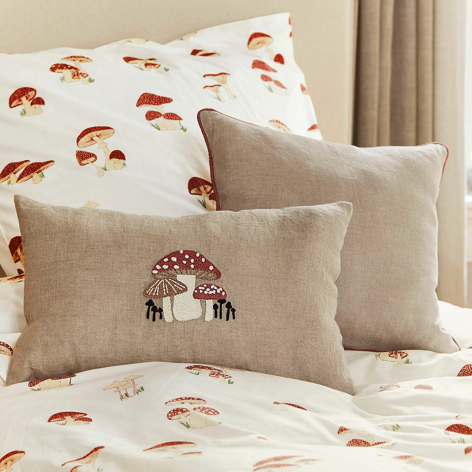 Kussenhoes set van 2 Norilie Beige linnen kussens met paddenstoel borduurwerk op beddengoed met paddenstoel print, slaapkamerdecoratie