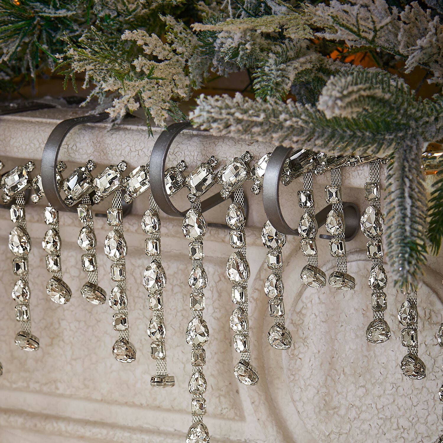 Haak set van 4 Mirevo Decoratieve zilveren kristallen hangers aan metalen houder met groene dennentakken