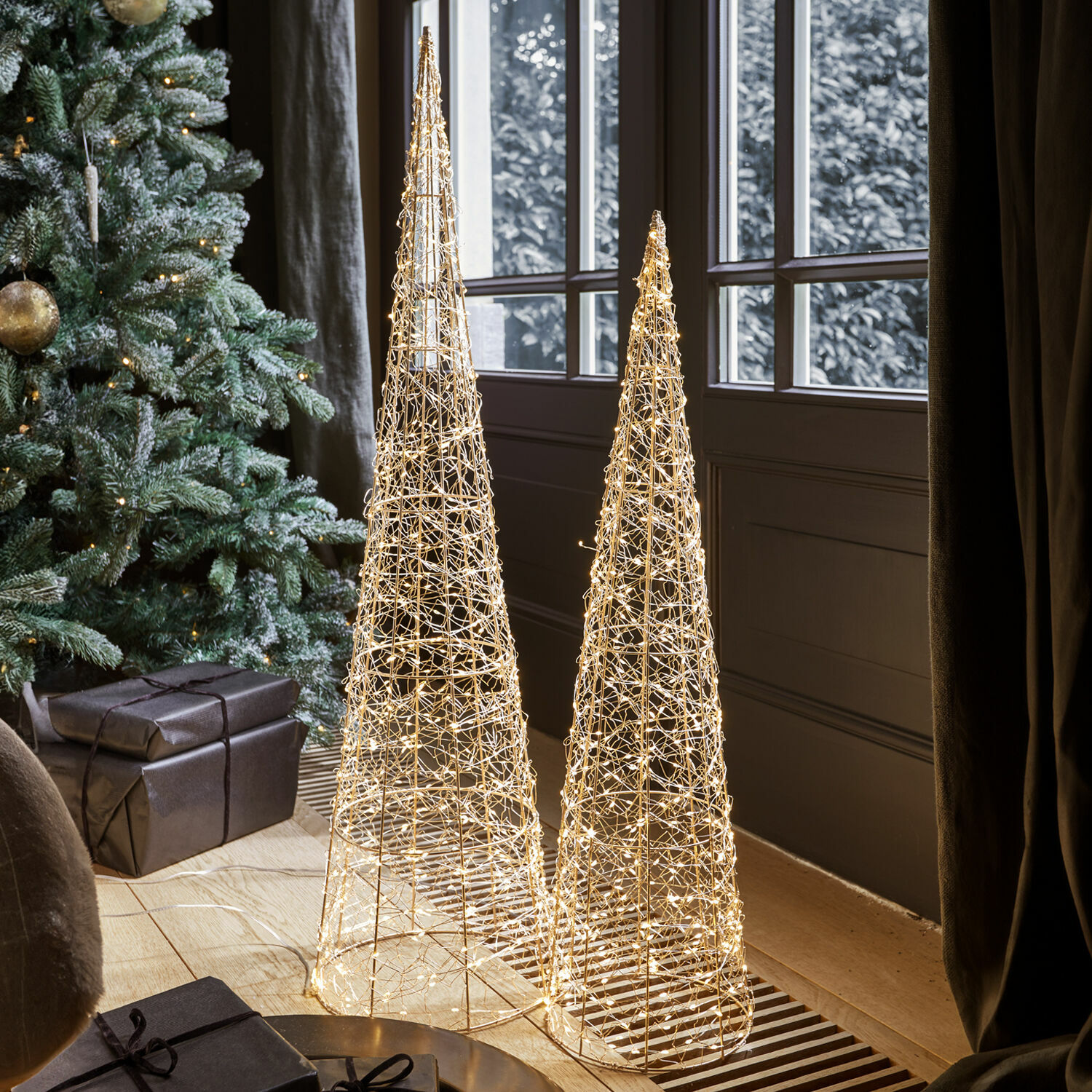 Ledboom set van 2 Oakworth Twee kegelvormige metalen draadverlichtingen met warmwit licht voor feestelijke binnenhuisdecoratie