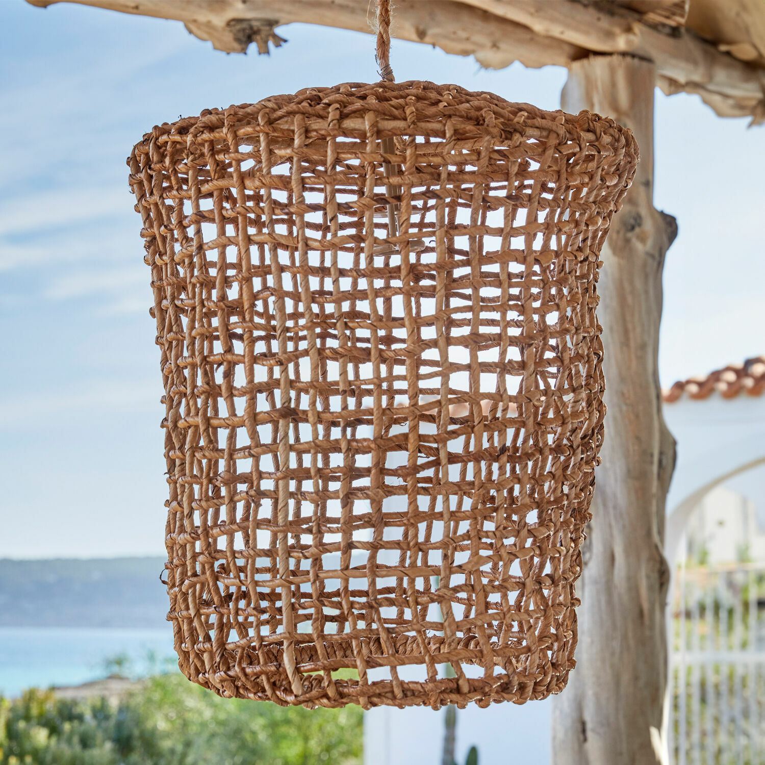 Lampenkap Wellsford Hanglamp van gevlochten natuurlijke bruine touw, decoratieve verlichting voor binnen en buiten.