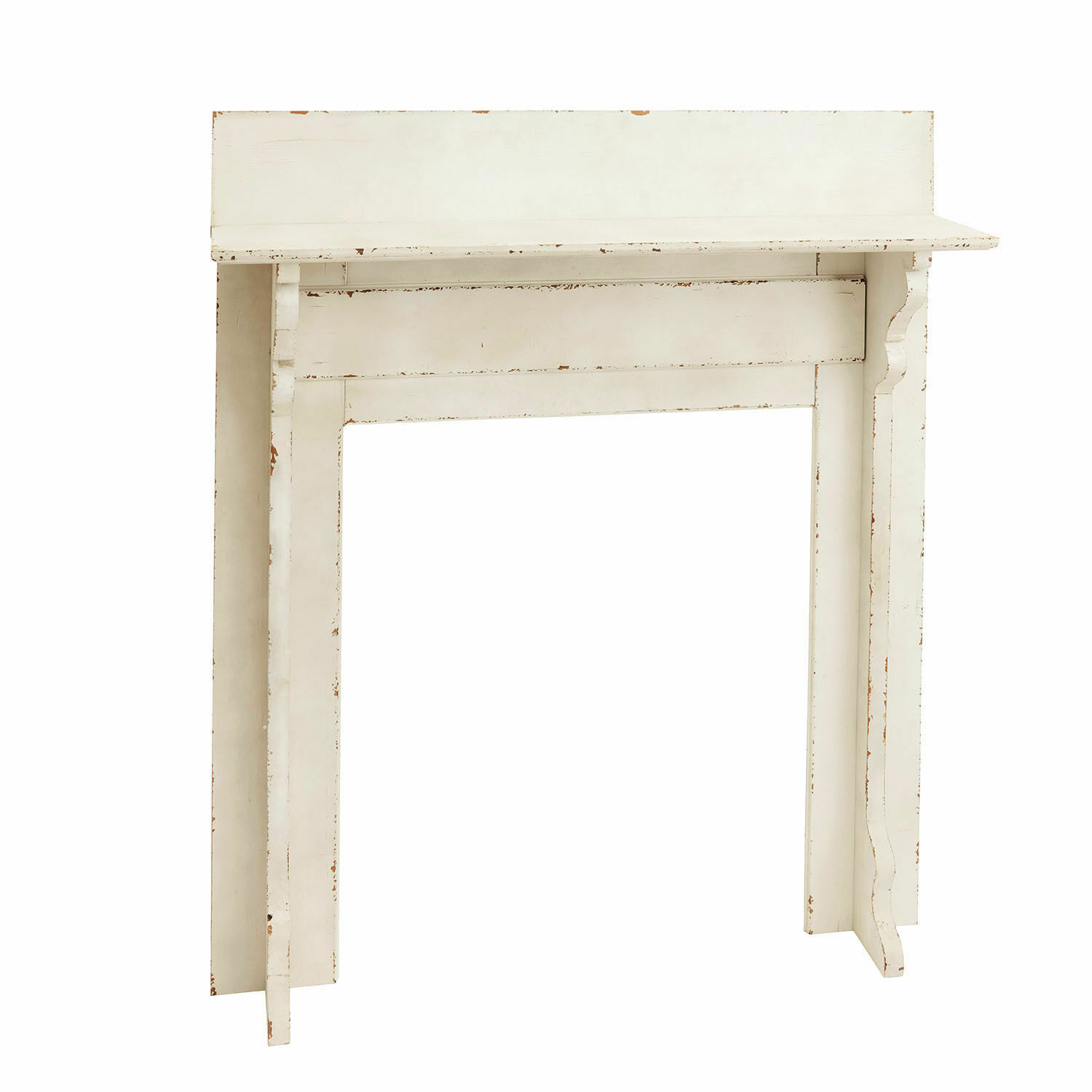 Haardschouw Cessieu Witte houten schouw met verouderde afwerking voor sfeervolle interieurdecoratie
