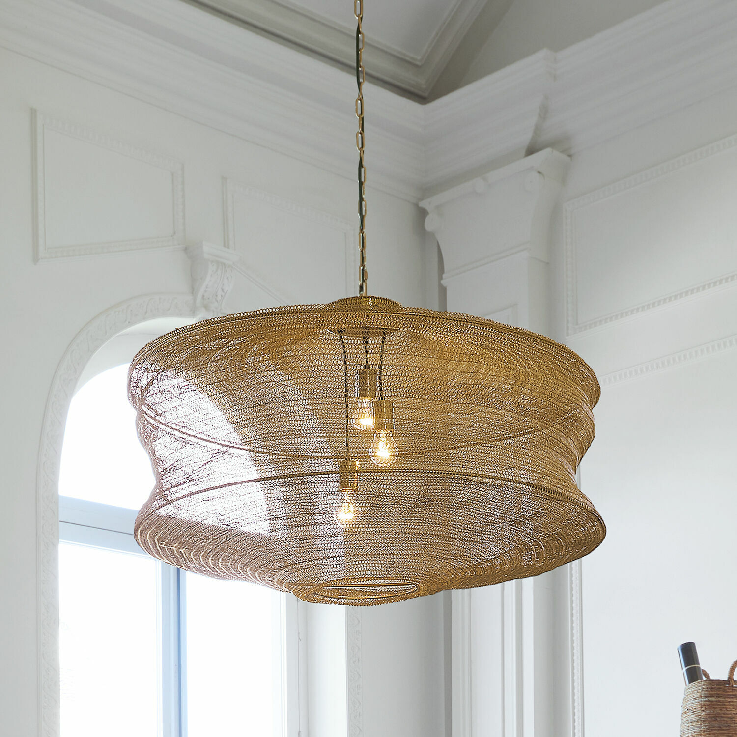 Grote hanglamp van gouden messing gaas voor moderne interieurs