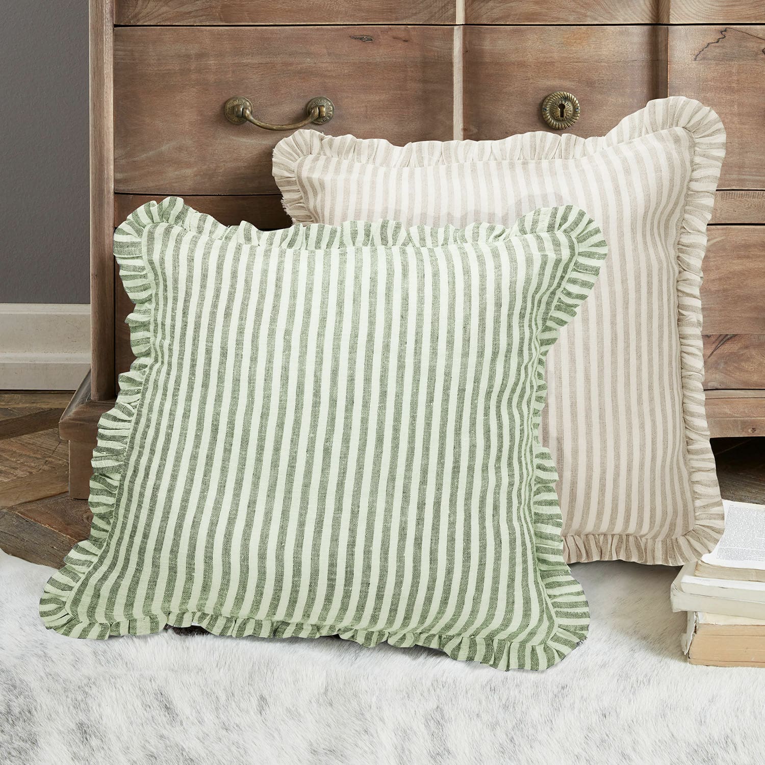 Kussenhoes set van 2 Brenda Dubbelzijdige linnen kussens met strepen en volant in groen en beige voor interieurdecoratie