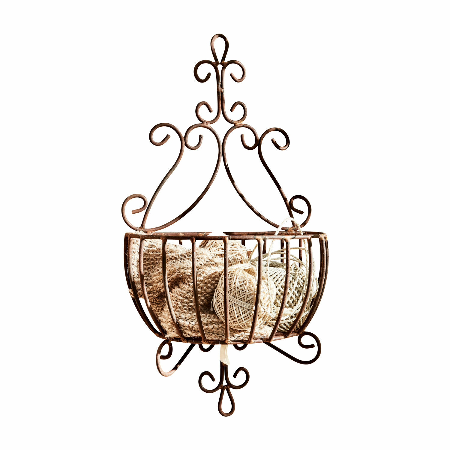 Siermand Marciac Rustieke metalen wandmand in roestkleur voor het opbergen van decoraties en accessoires.