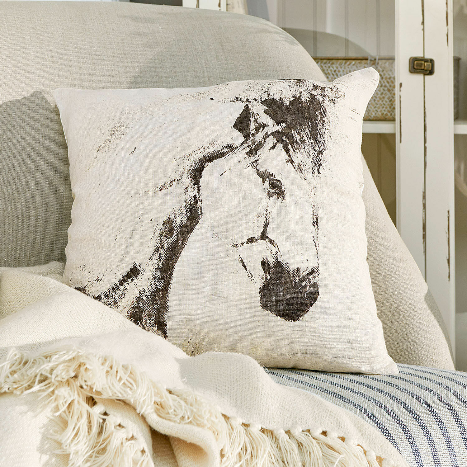 Kussenhoes Mirandel Decoratief katoenen kussen in crème met paardenprint, stijlvolle woonaccessoire