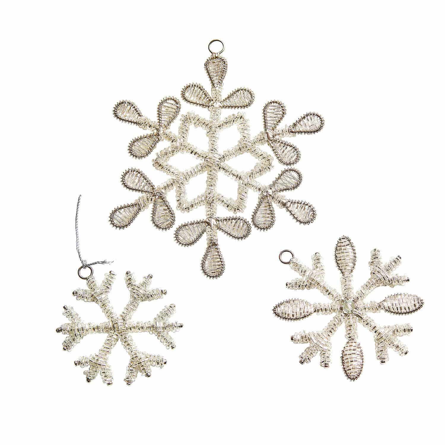 Hanger set van 3 Skadi Set van drie kerstversieringen in sneeuwvlokvorm van transparante kralen en zilverdraad