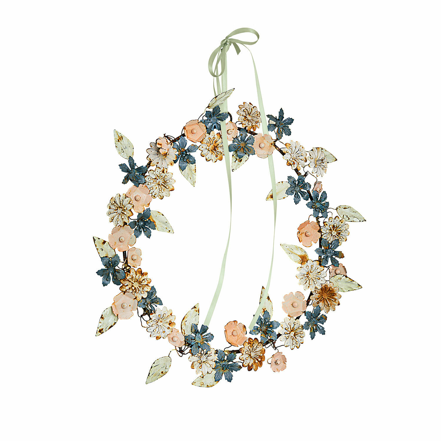 Krans Littleton Decoratieve metalen krans met bloemen en bladeren in pasteltinten om op te hangen.