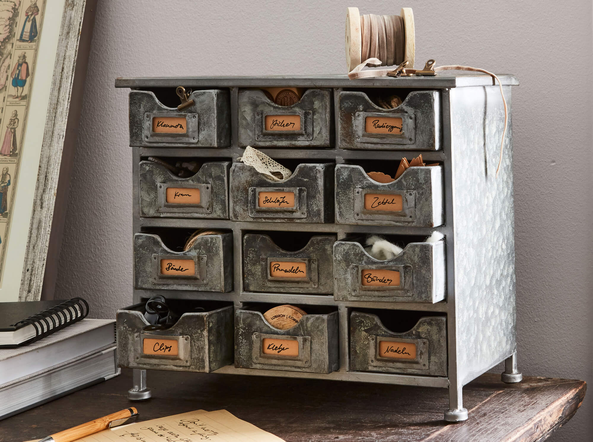Vintage metalen kast met 15 laden voor het opbergen en organiseren van kleine voorwerpen
